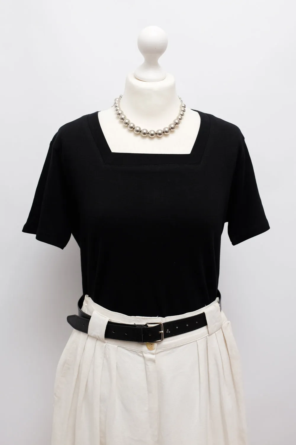 BLACK COTTON SQUARE CUTOUT TEE